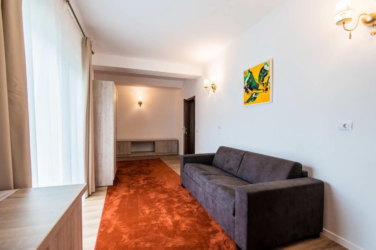 Hotel Class Brezoi Exteriör bild